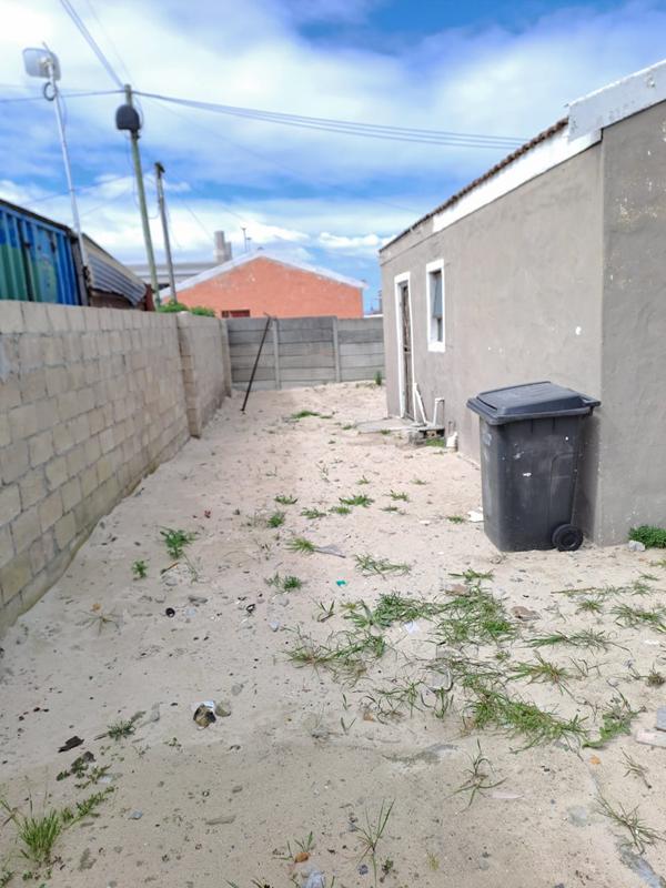 2 Bedroom Property for Sale in Ilitha Park Western Cape